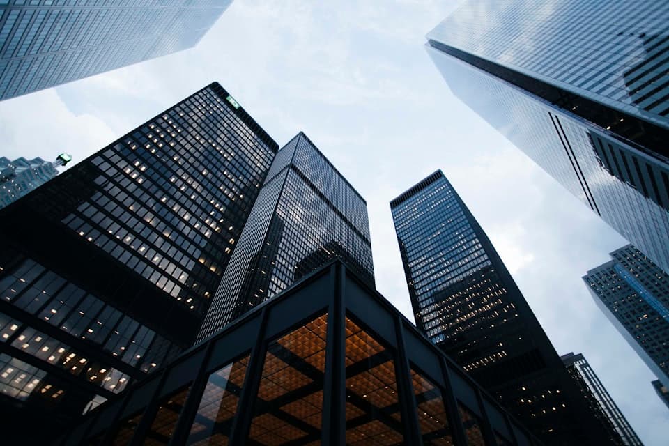 Facility managers & supervisors in Gulf commercial sites