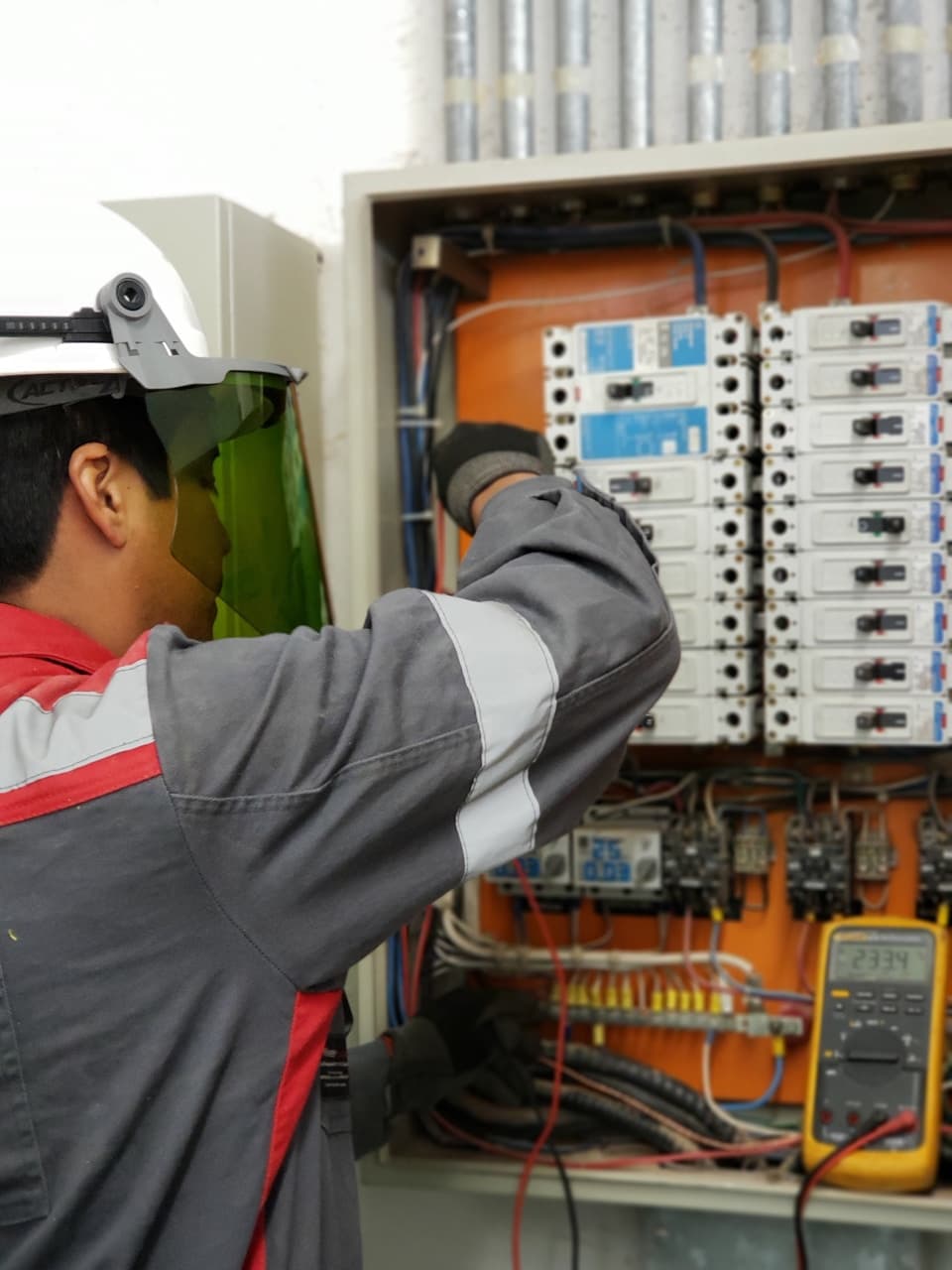 AC, electrical & maintenance technicians in Gulf countries